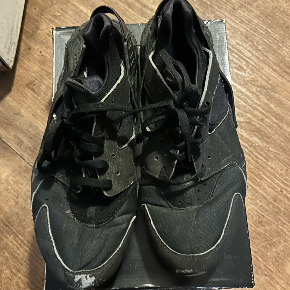Black Nike Hurraches